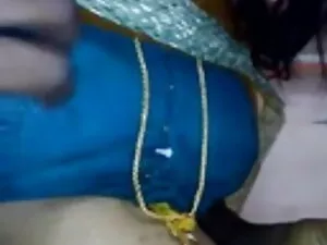 बड़े स्तन सुनहरे बाल ...