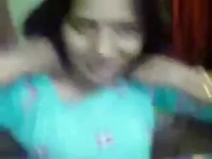 चिल्ला बालों वाली मह ...
