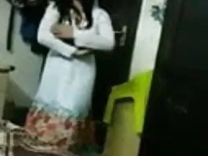 त्रिशंकु सनी लियोन क ...
