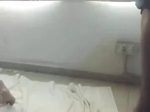 मुझे सह फूहड़ पत्नी  ...