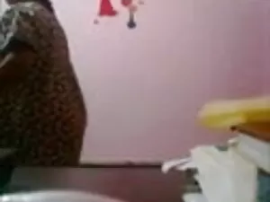काली पोशाक में आबनूस ...
