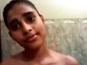 गरीब किशोर च्लोए फैश ...