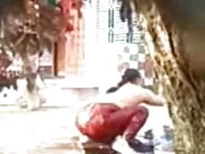 डेज़ी लाल में सेक्सी ...