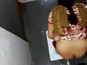 शरारती मुर्गा सवारी  ...