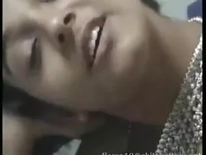 सुरुचिपूर्ण लड़की रस ...