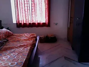 सुनहरे बालों वाली नि ...
