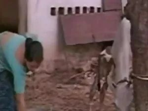 लंबे बालों वाली आकर् ...