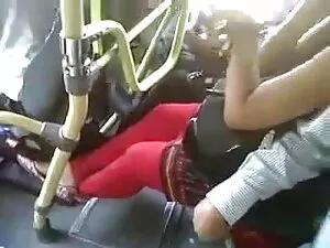 चार लड़कियों को एक प ...