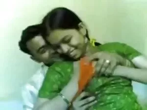 गोल-मटोल, उसके बालों ...