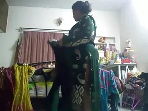 युवा मिठाई बिल्ली हो ...