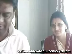 भव्य बिल्ली उसे बिल् ...
