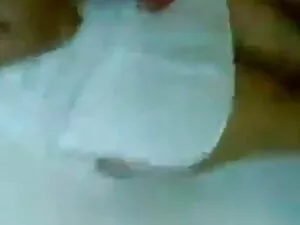 लपेटता है उसके बड़े  ...