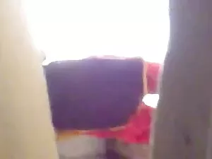 सुनहरे बालों वाली खु ...
